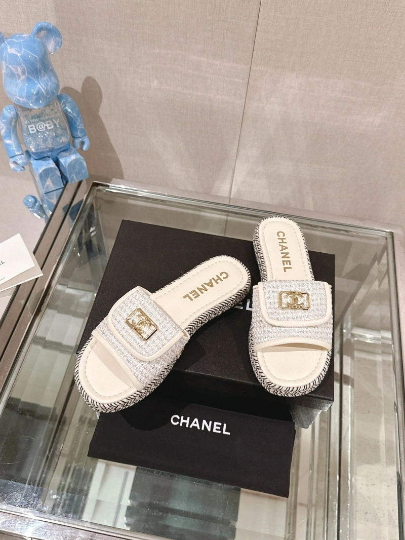 Durable Chxnxl Slippers 132463