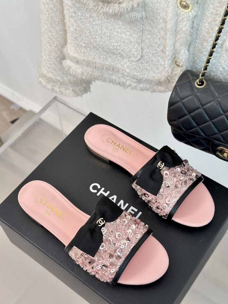 Bold Chxnxl Slippers 132440
