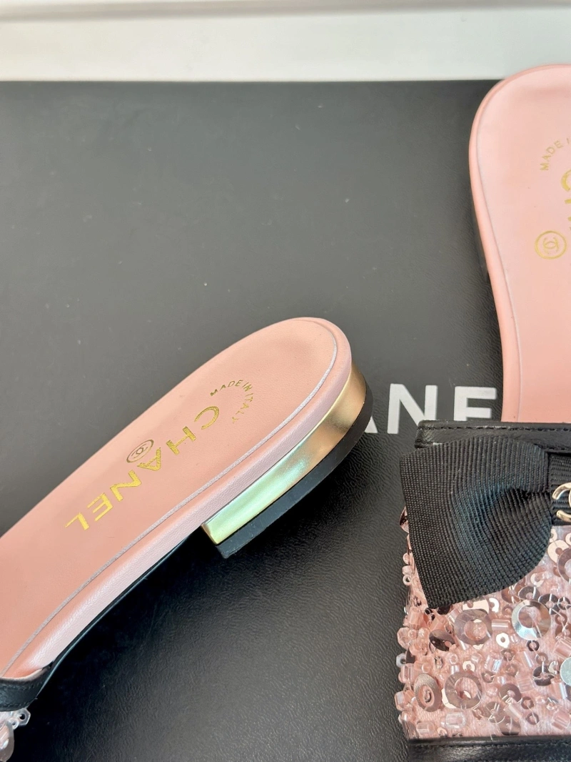 Bold Chxnxl Slippers 132440