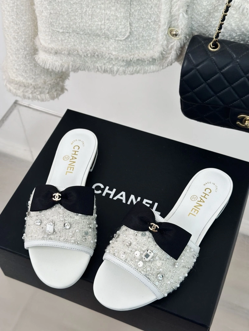 Trendsetting Chxnxl Slippers 132437