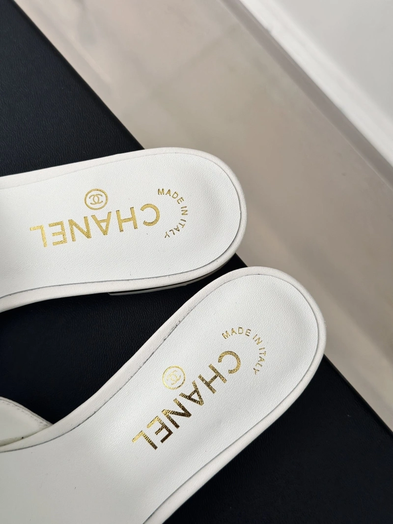 Trendsetting Chxnxl Slippers 132437