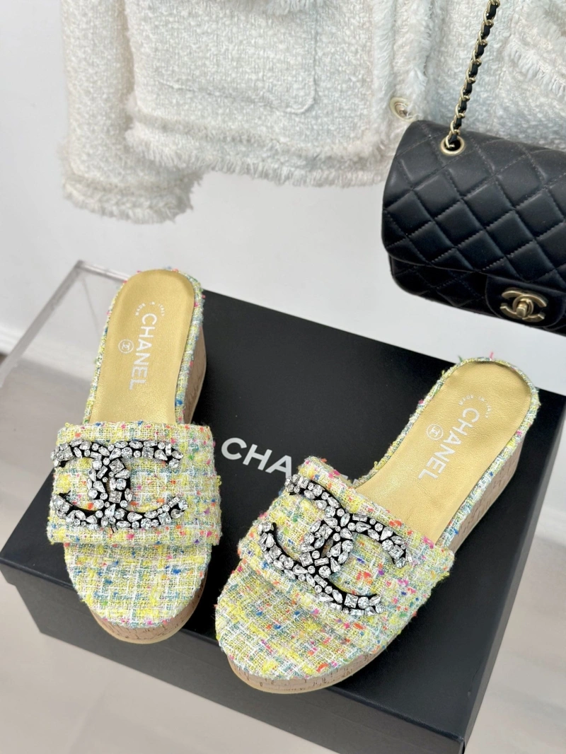 GoodFit Chxnxl Slippers 132434