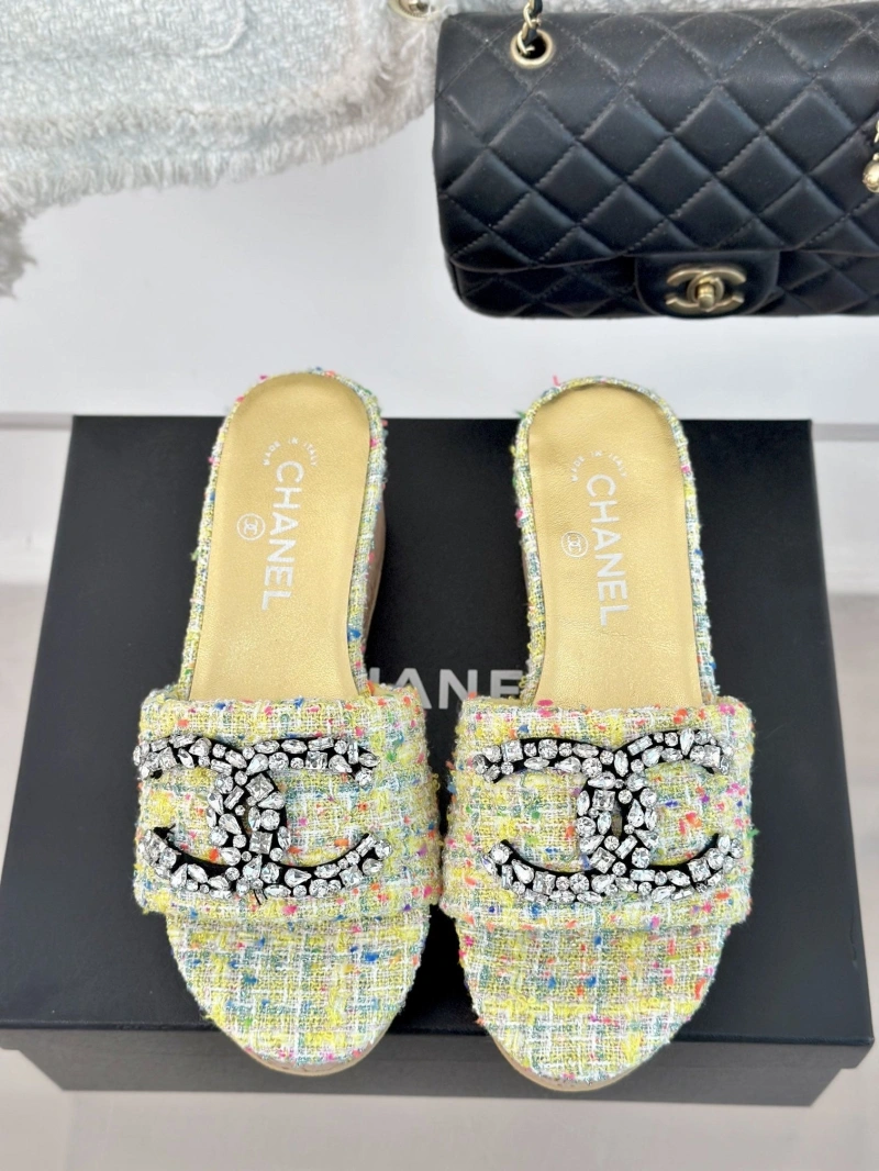GoodFit Chxnxl Slippers 132434