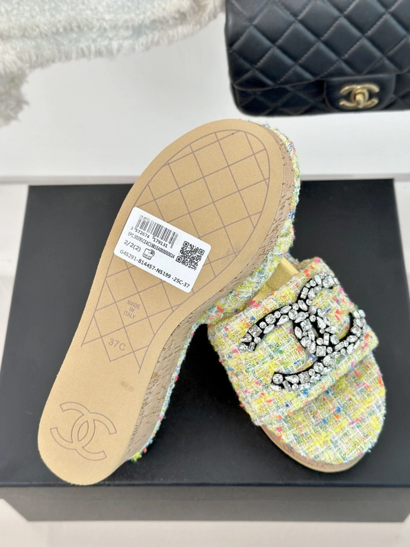 GoodFit Chxnxl Slippers 132434