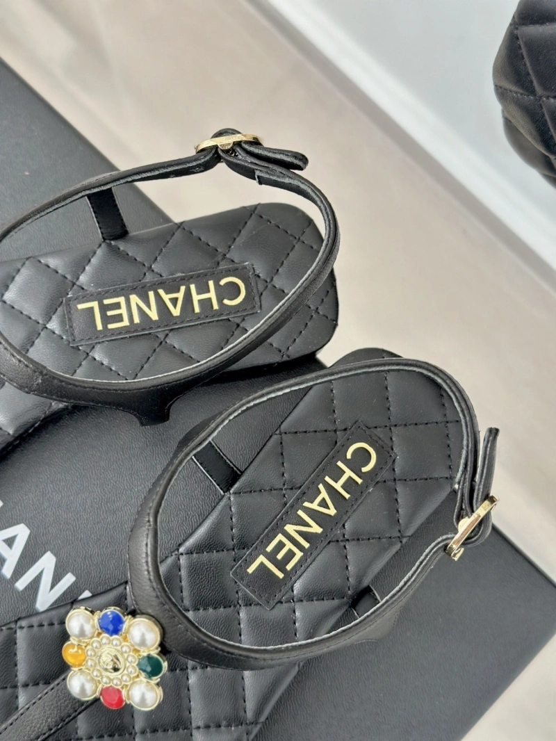 Classic Chxnxl Sandals 132657