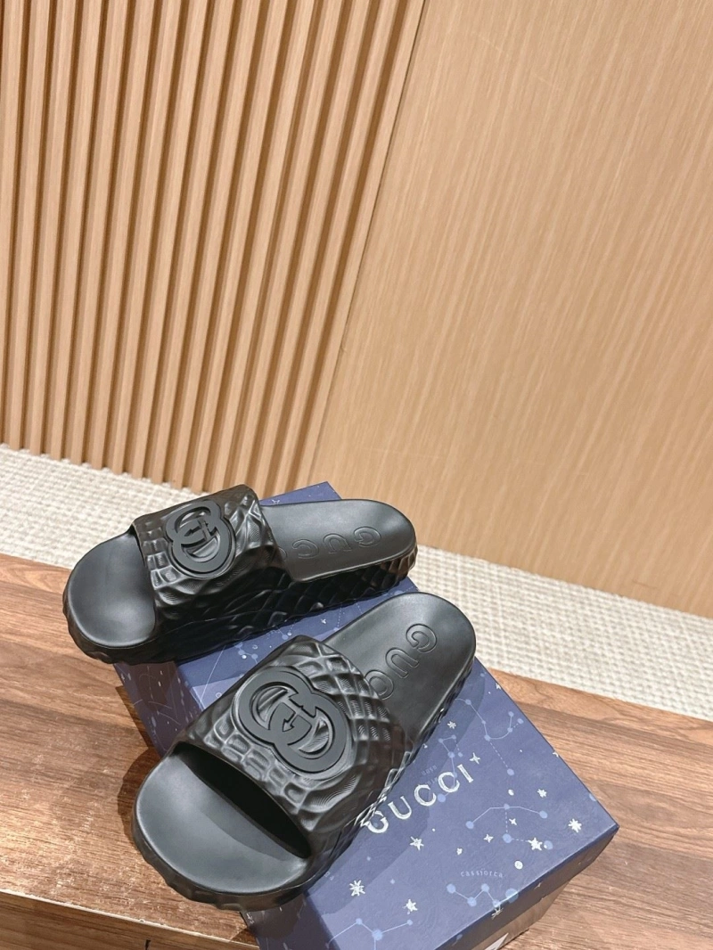 Versatile Gxccx Slippers 165386