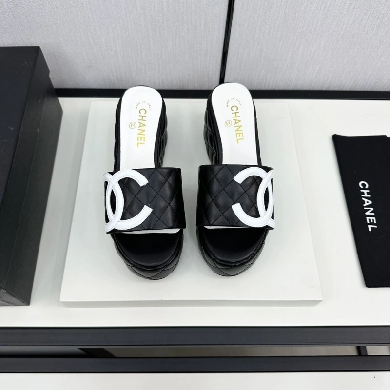 Modern Chxnxl Slippers 132423
