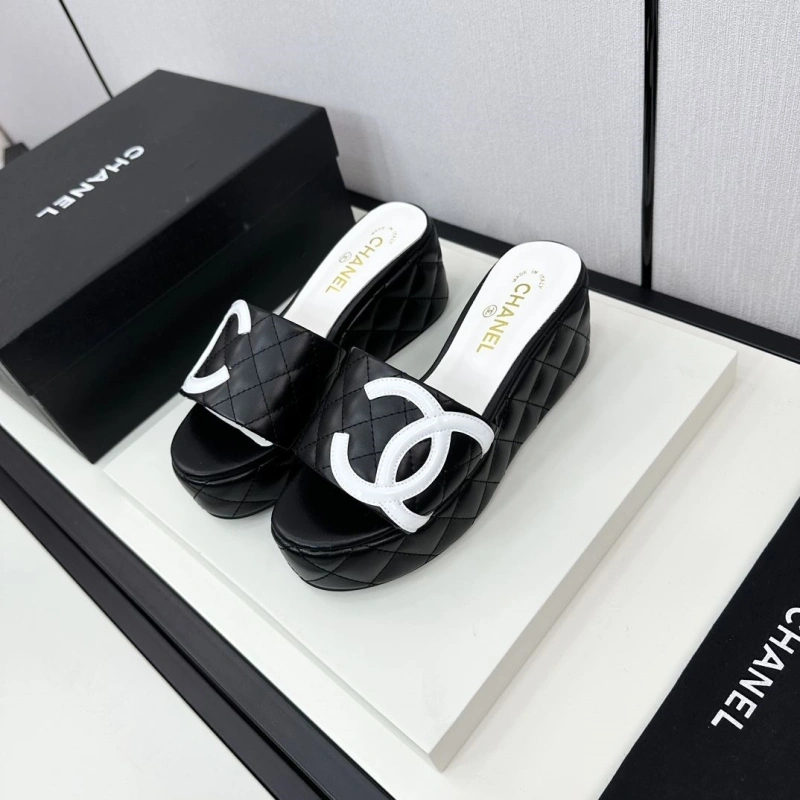 Modern Chxnxl Slippers 132423