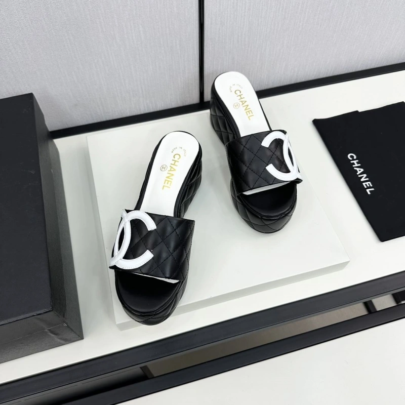 Modern Chxnxl Slippers 132423