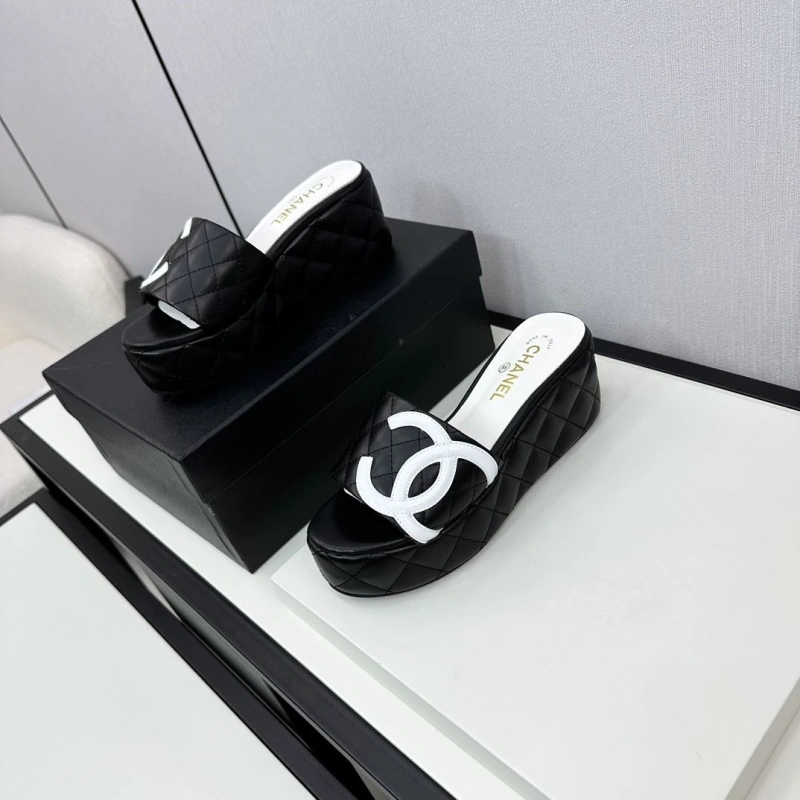 Modern Chxnxl Slippers 132423