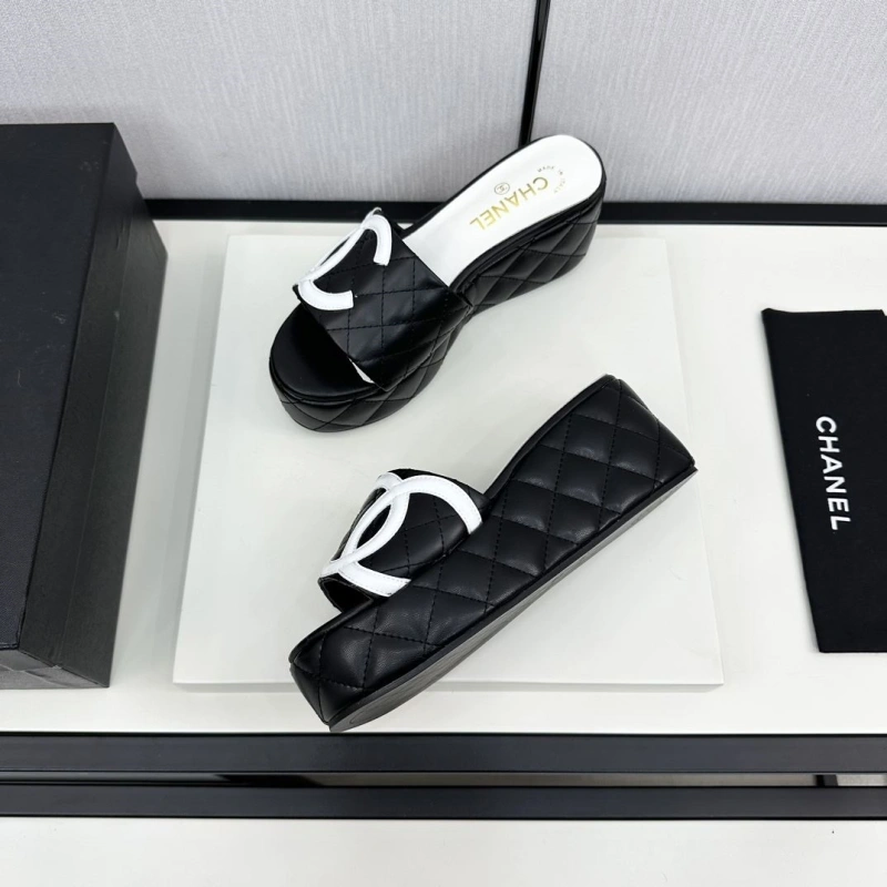Modern Chxnxl Slippers 132423