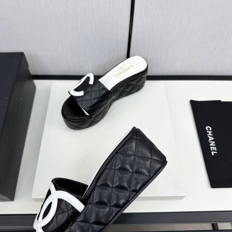 Modern Chxnxl Slippers 132423