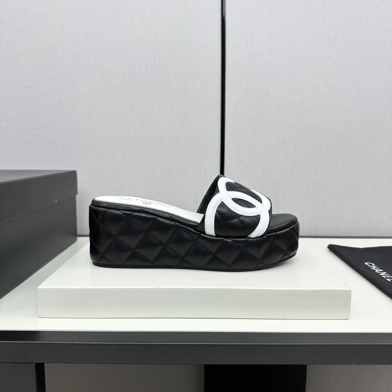 Modern Chxnxl Slippers 132423