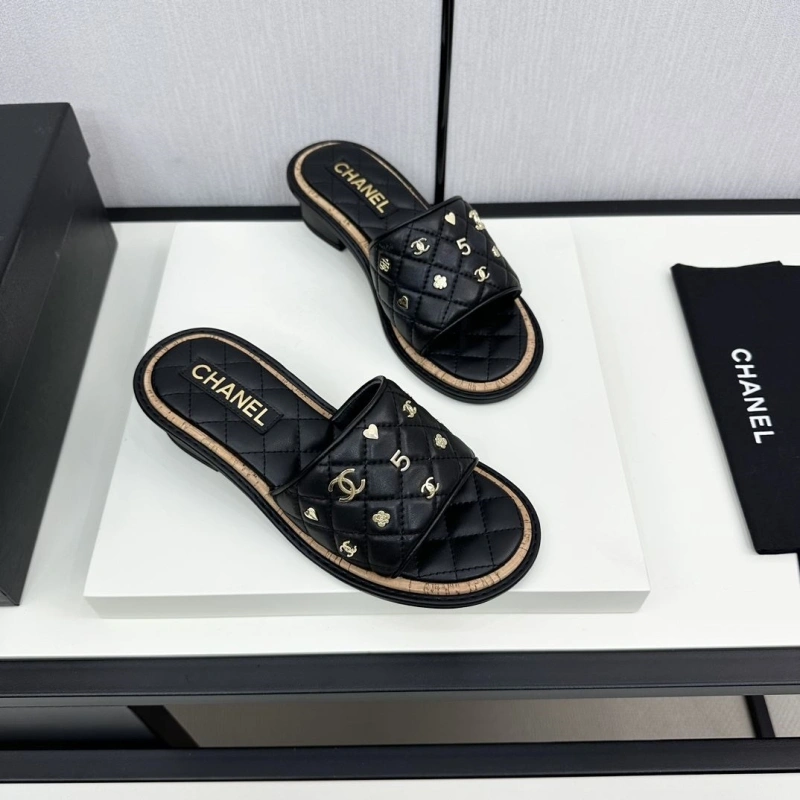 Minimalist Chxnxl Slippers 132462