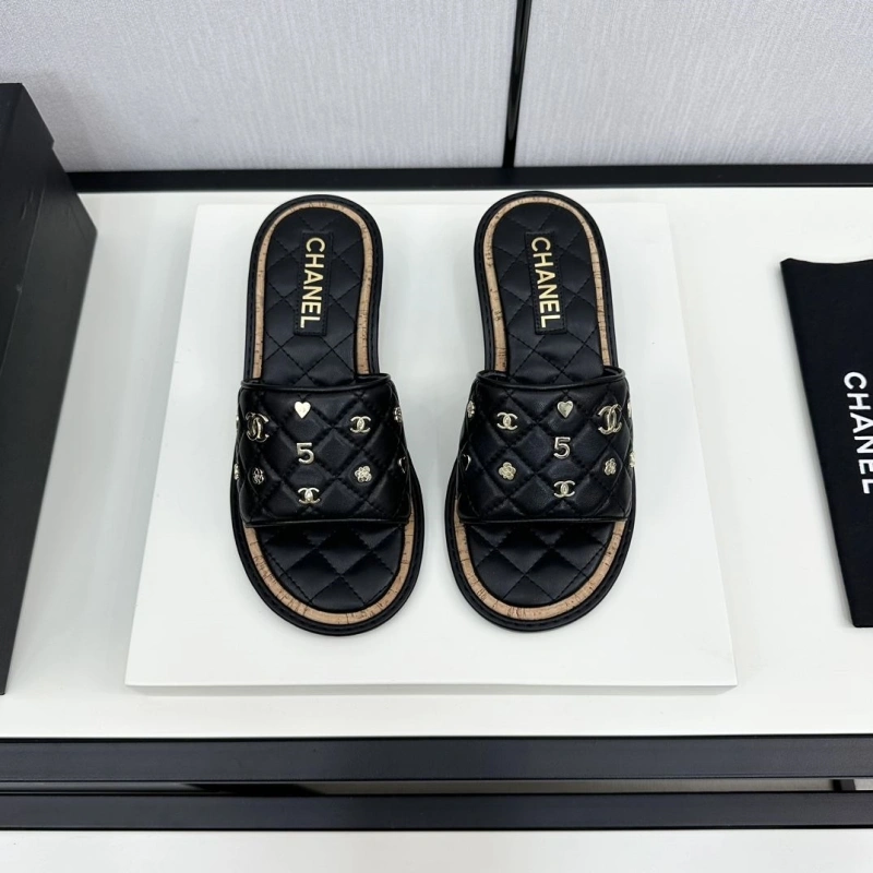 Minimalist Chxnxl Slippers 132462