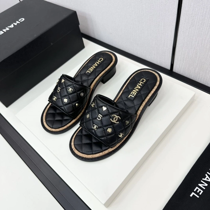 Minimalist Chxnxl Slippers 132462