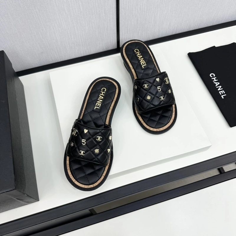 Minimalist Chxnxl Slippers 132462