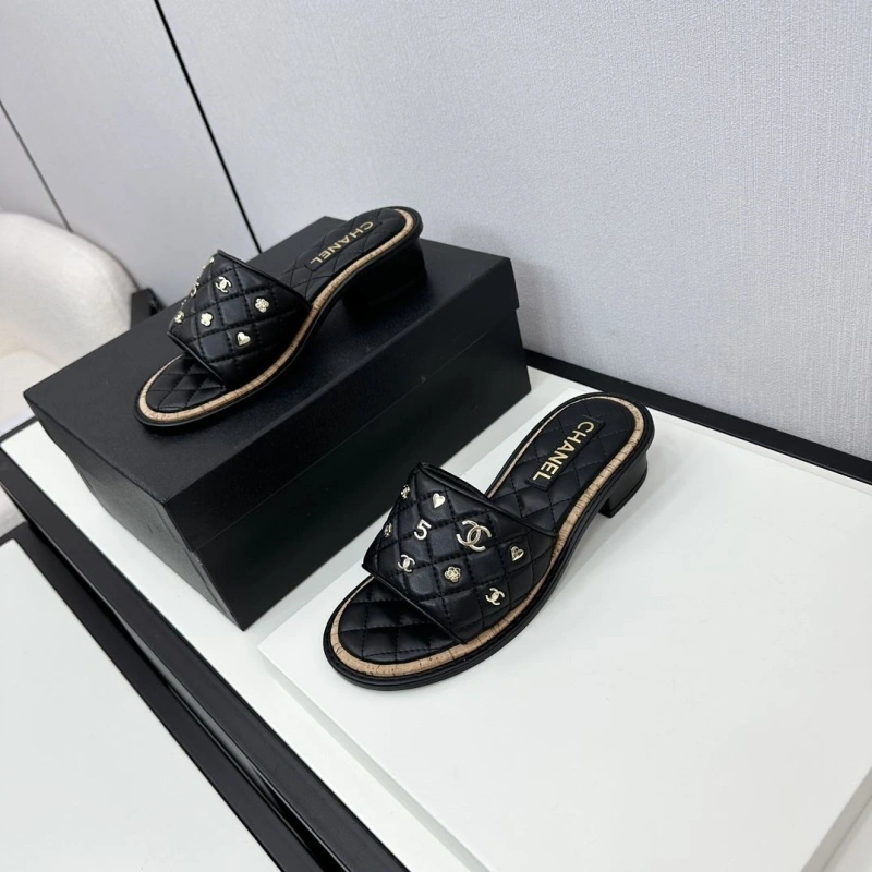 Minimalist Chxnxl Slippers 132462