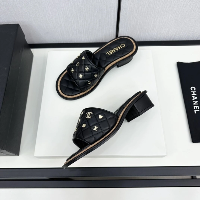 Minimalist Chxnxl Slippers 132462