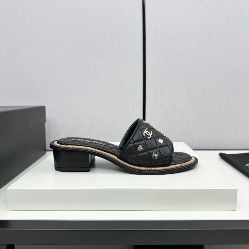 Minimalist Chxnxl Slippers 132462
