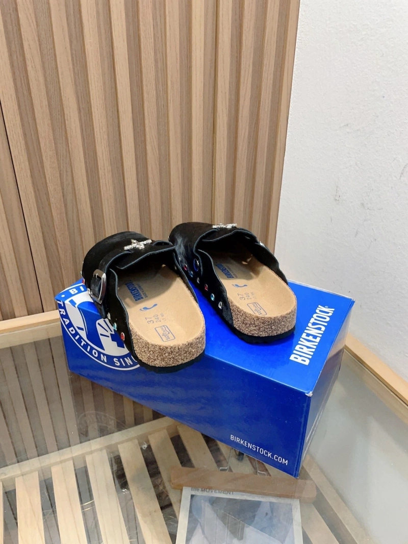 WellDesigned Othxr Slippers 216602