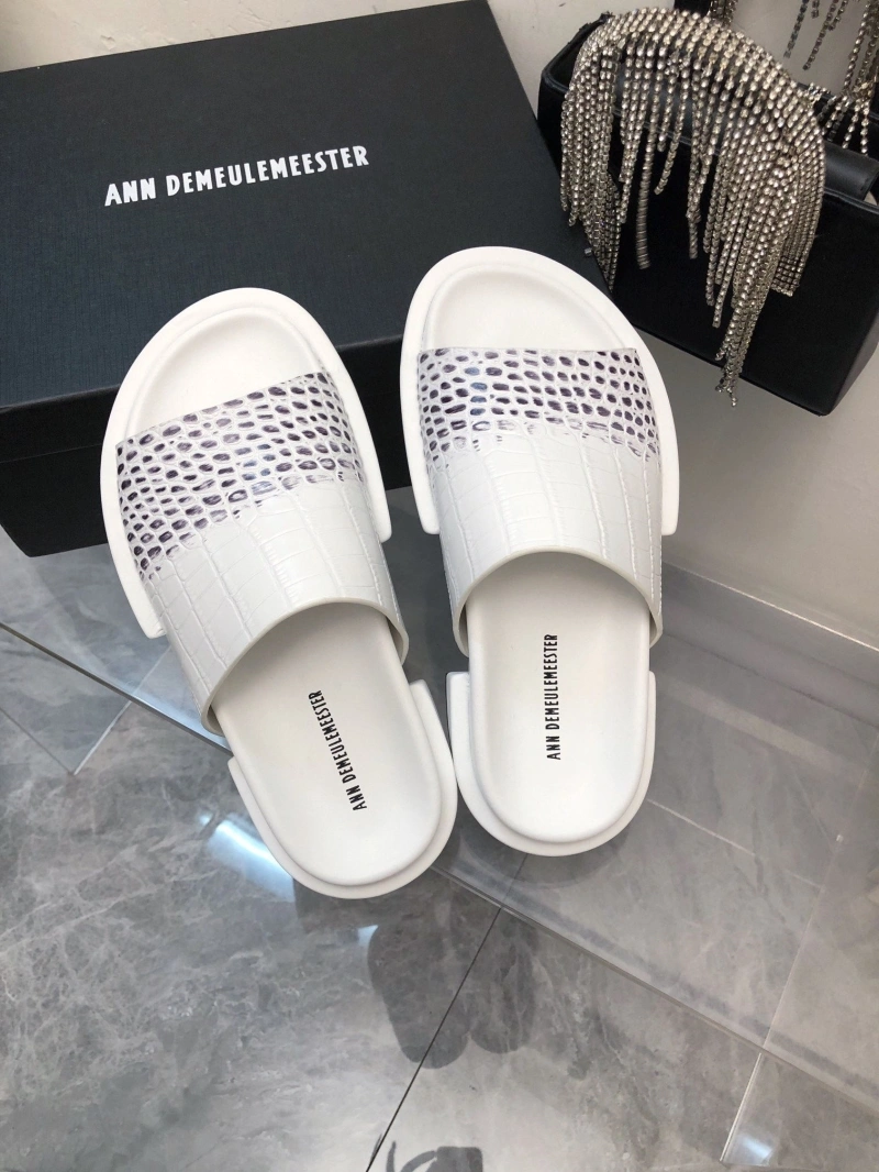 Trendy Othxr Slippers 216596