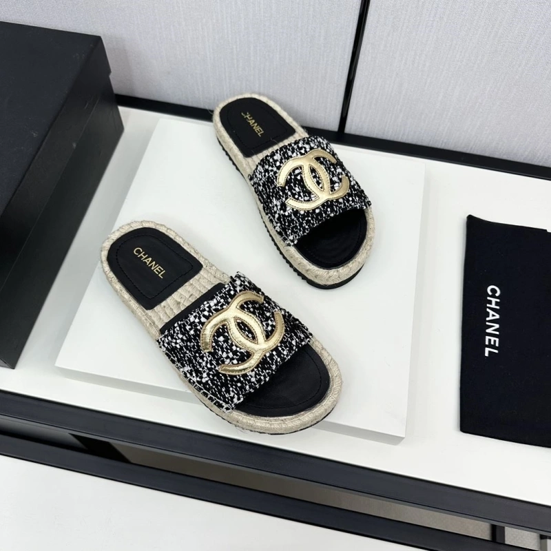 Trendy Chxnxl Slippers 132468