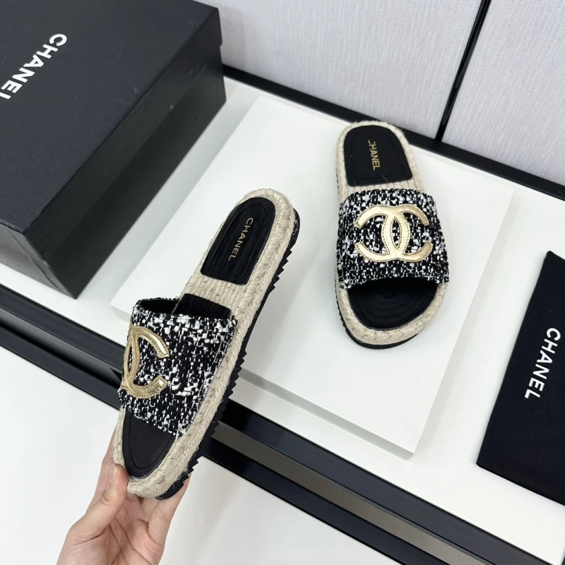 Trendy Chxnxl Slippers 132468