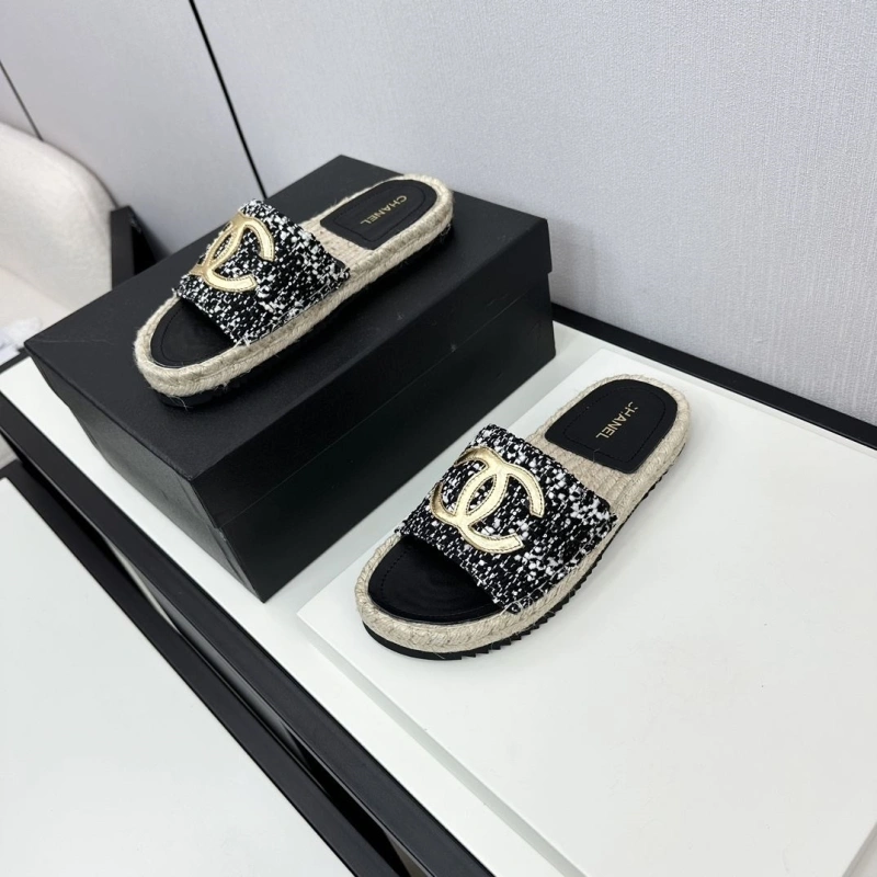 Trendy Chxnxl Slippers 132468