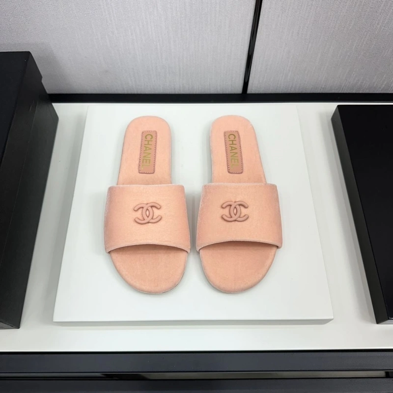 Classic Chxnxl Slippers 132457