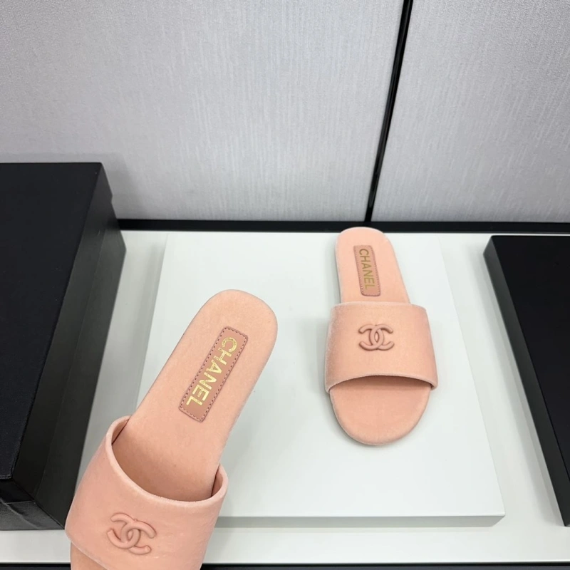 Classic Chxnxl Slippers 132457