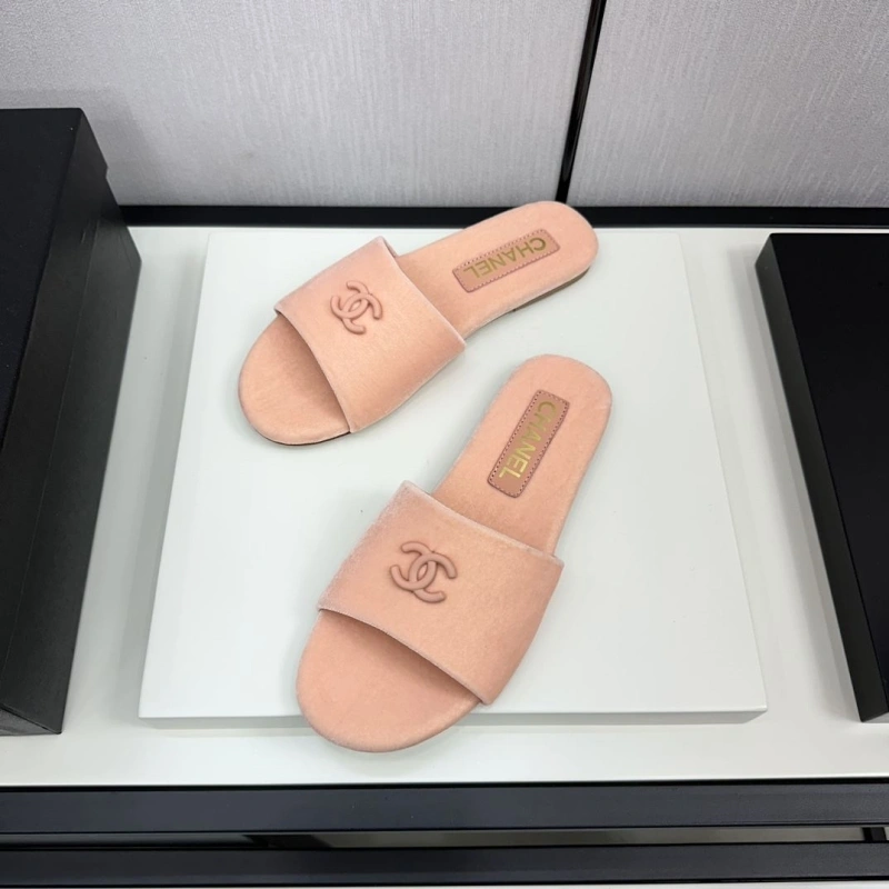 Classic Chxnxl Slippers 132457