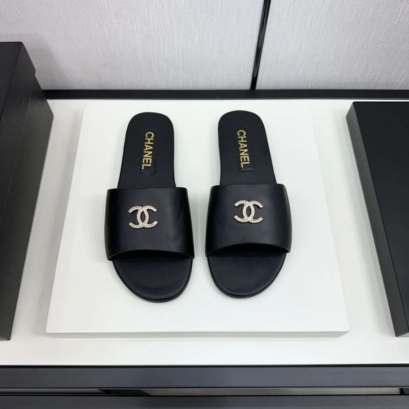 Cozy Chxnxl Slippers 132417
