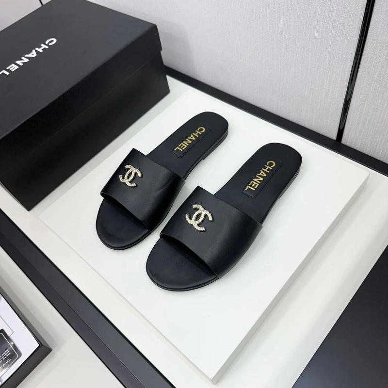 Cozy Chxnxl Slippers 132417