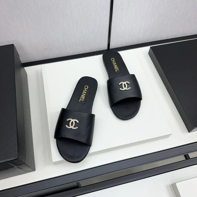 Cozy Chxnxl Slippers 132417