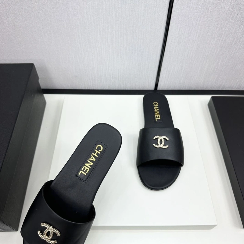 Cozy Chxnxl Slippers 132417