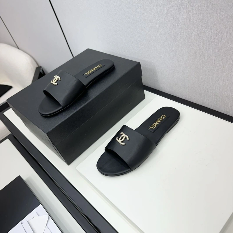 Cozy Chxnxl Slippers 132417