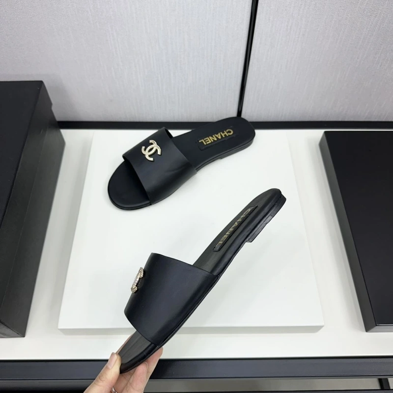 Cozy Chxnxl Slippers 132417
