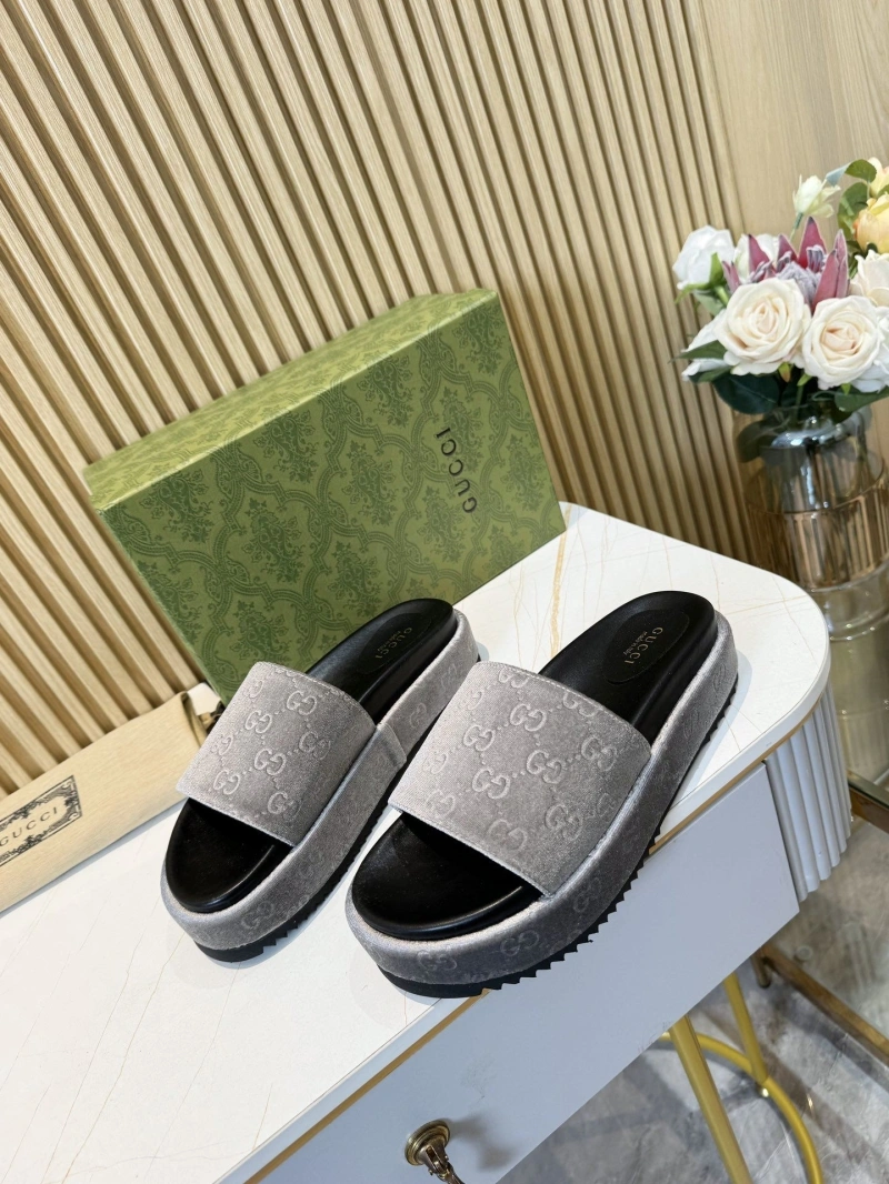 Resilient Gxccx Slippers 165358