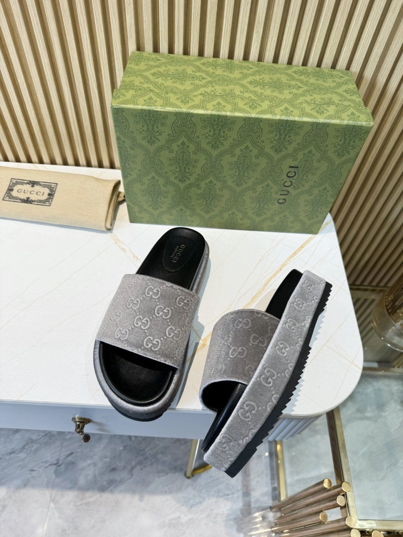 Resilient Gxccx Slippers 165358
