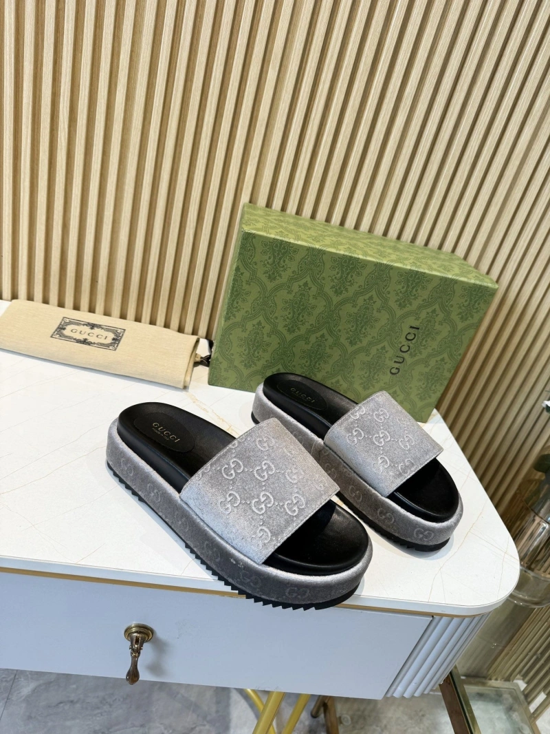Resilient Gxccx Slippers 165358