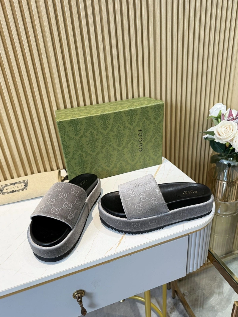Resilient Gxccx Slippers 165358