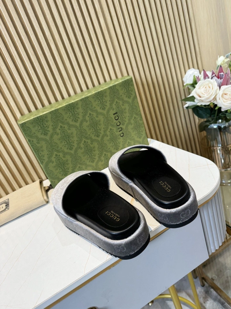 Resilient Gxccx Slippers 165358