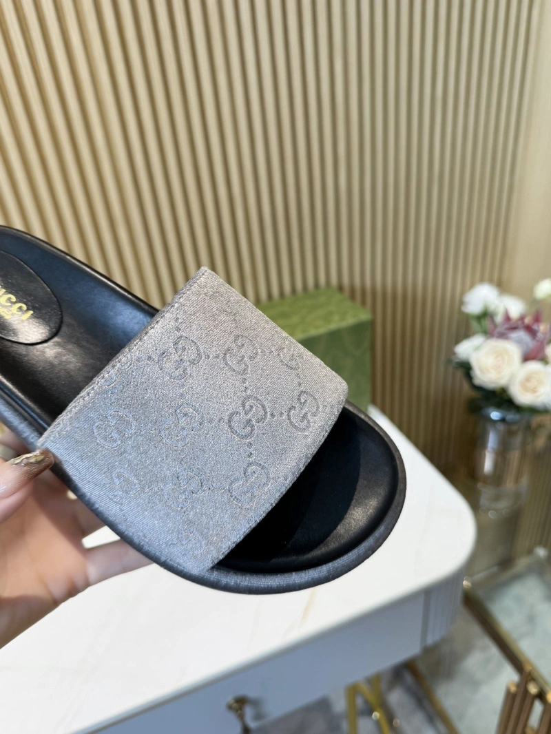 Resilient Gxccx Slippers 165358