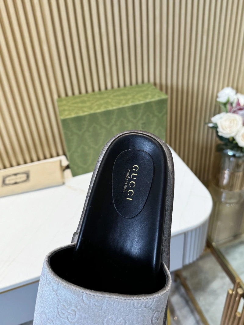 Resilient Gxccx Slippers 165358