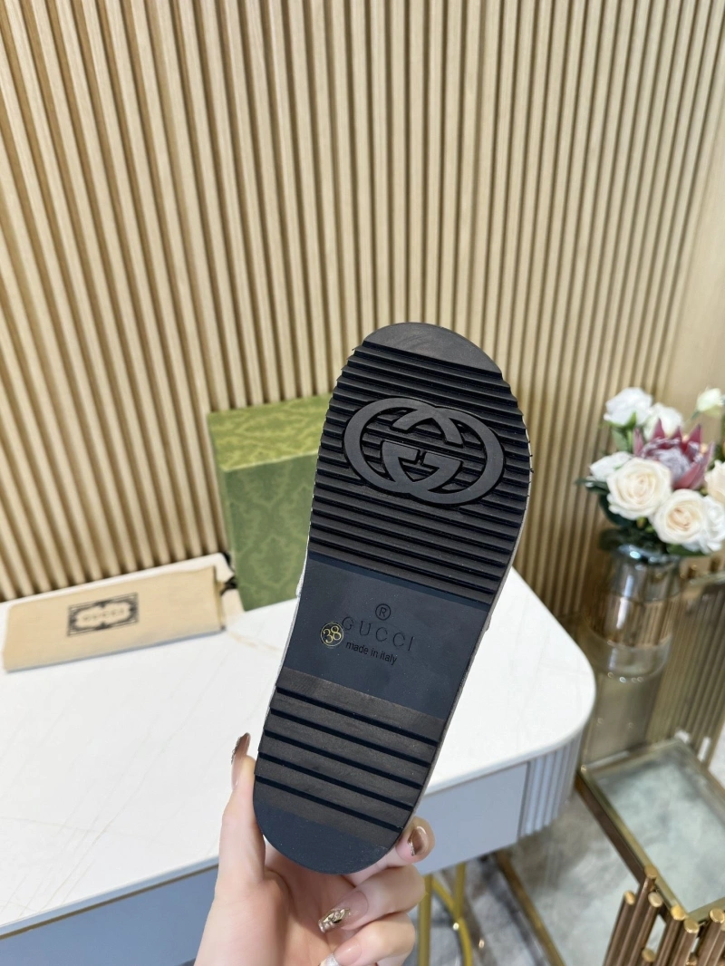Resilient Gxccx Slippers 165358