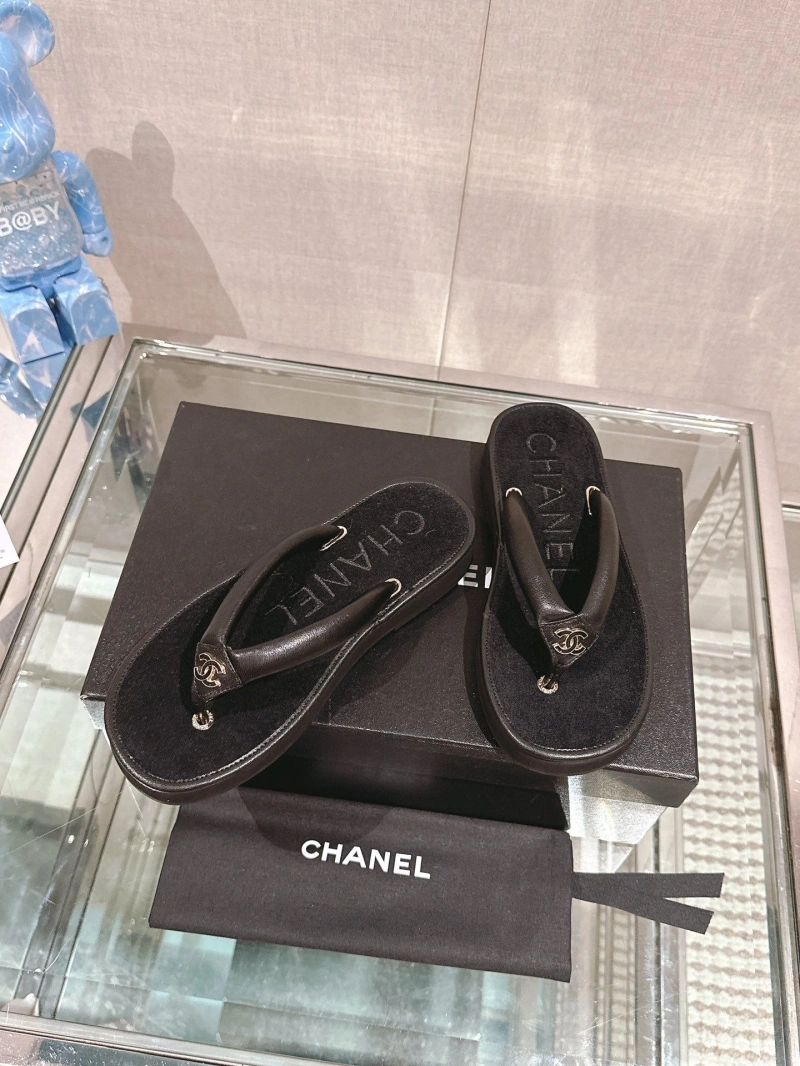 Classic Chxnxl Slippers 132470