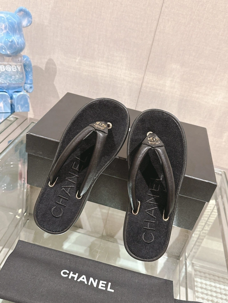 Classic Chxnxl Slippers 132470