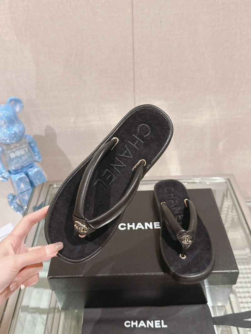 Classic Chxnxl Slippers 132470