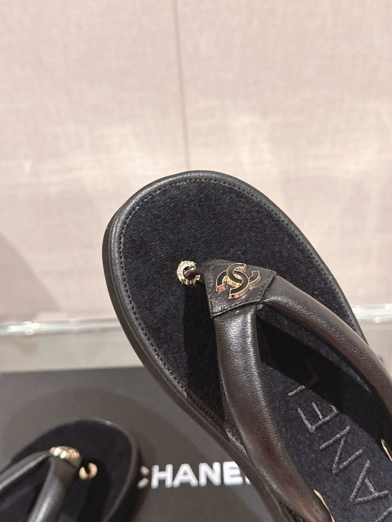 Classic Chxnxl Slippers 132470